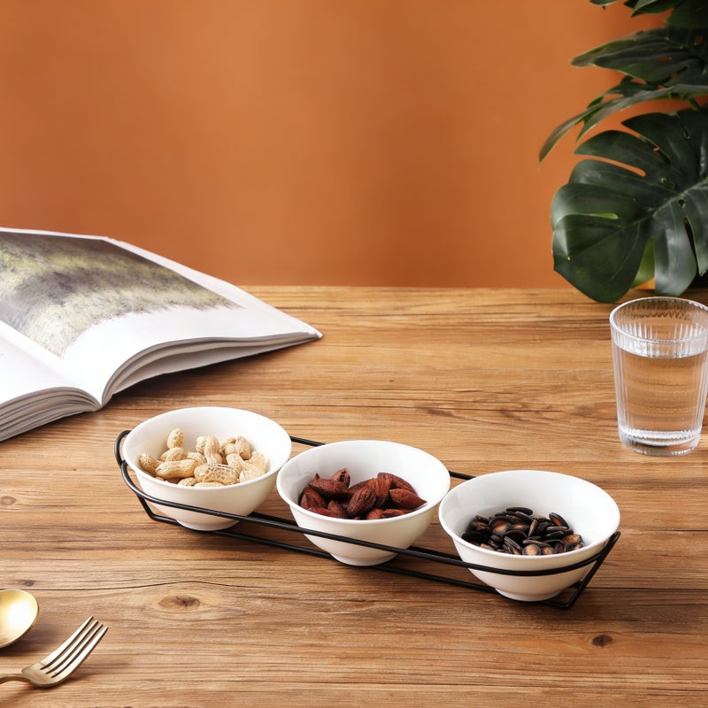 شالو طقم أطباق تقديم صغيرة مستوحاة من الطراز العربي - 3 أطباق دائرية من البورسلين الأبيض بقطر 13 سم مع حامل معدني، مثالية لتقديم التمر والفول السوداني واللوز على موائد رمضان والمناسبات الأنيقة. - Image 3